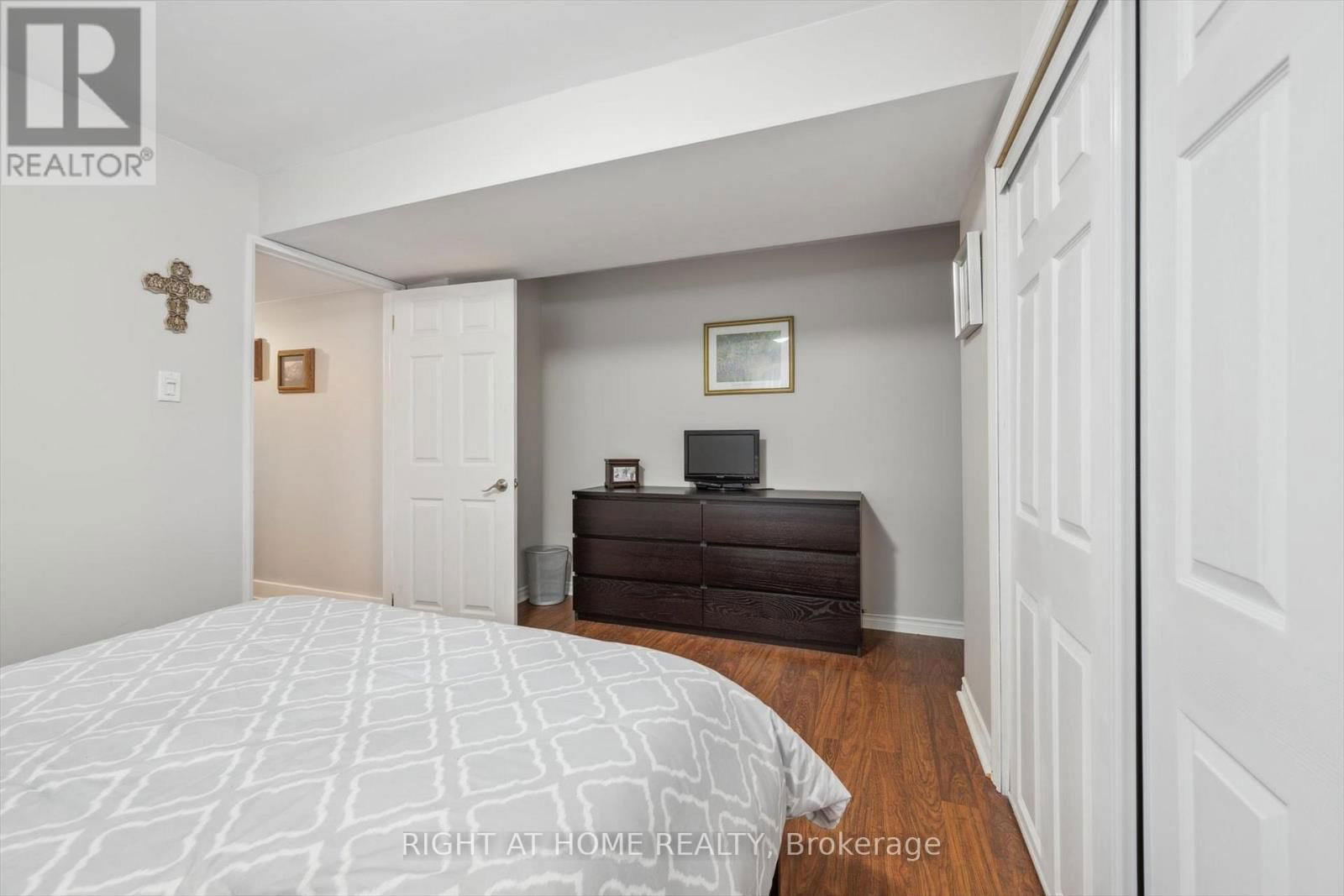 90 CLEMENT ROAD Image 32