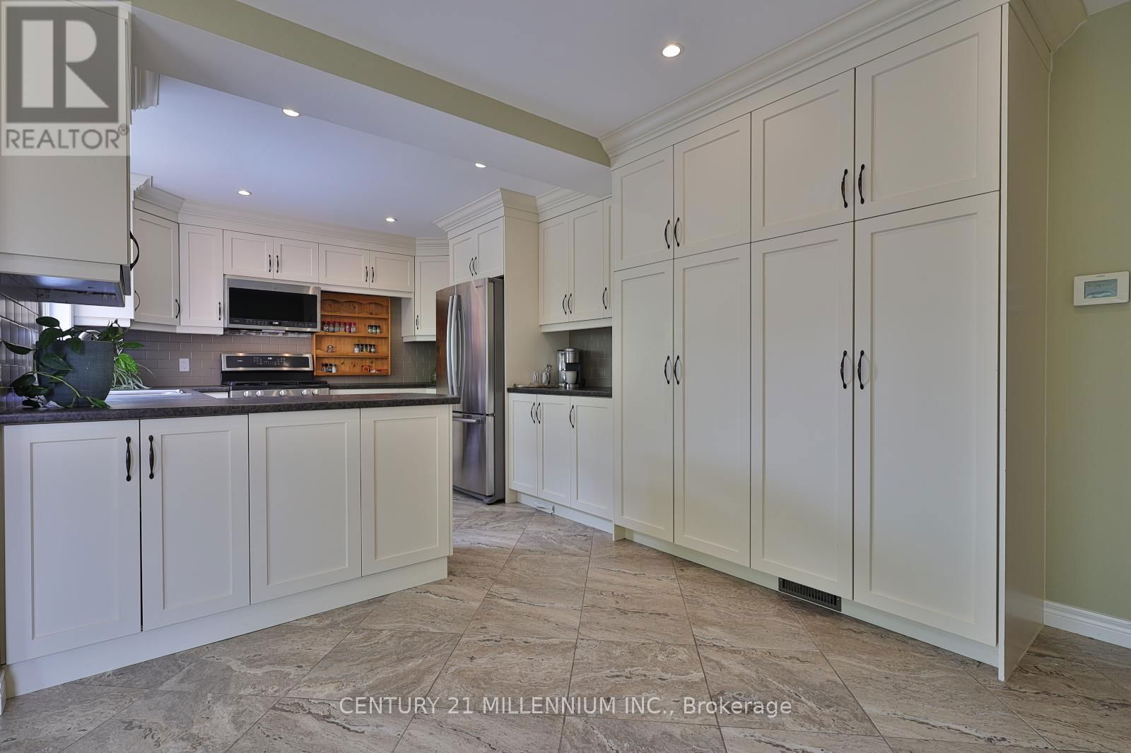 254 KENSINGTON PLACE Image 10