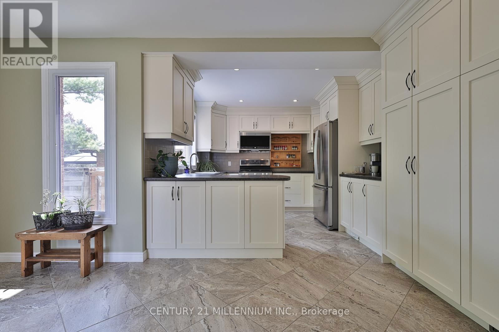 254 KENSINGTON PLACE Image 11