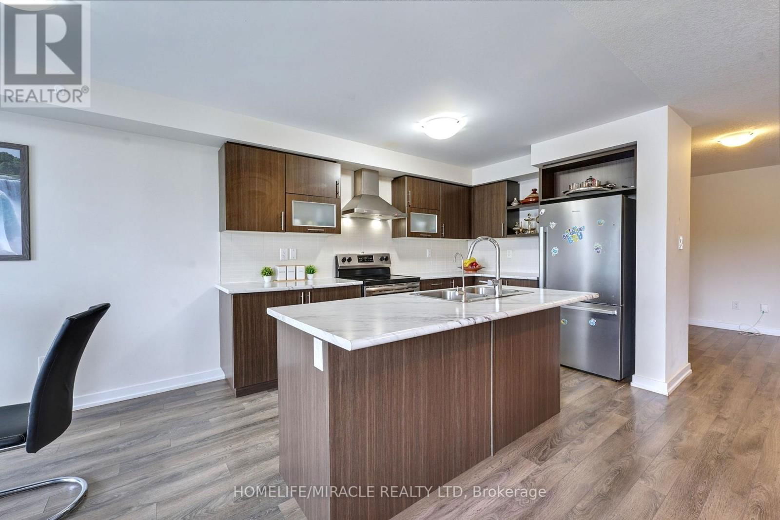 108 GOLDEN SPRING DRIVE Image 12