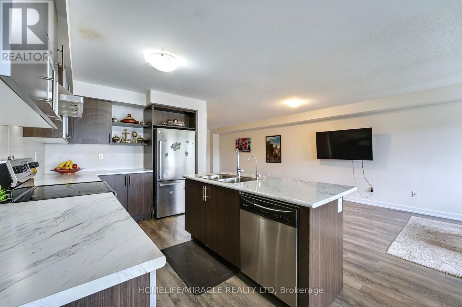 108 GOLDEN SPRING DRIVE Image 13
