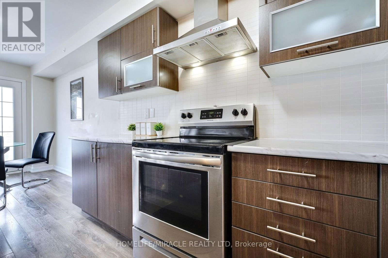 108 GOLDEN SPRING DRIVE Image 14