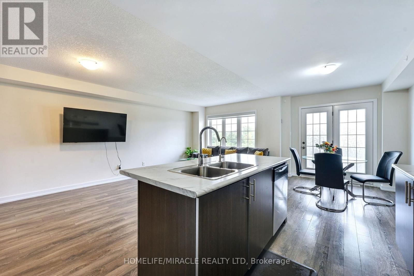 108 GOLDEN SPRING DRIVE Image 15