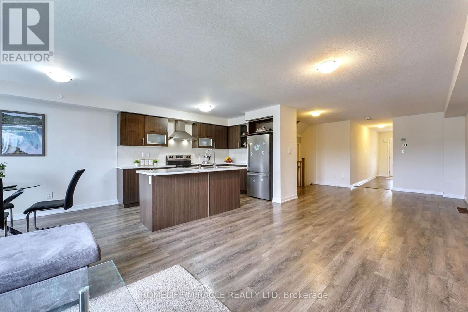 108 GOLDEN SPRING DRIVE Image 16