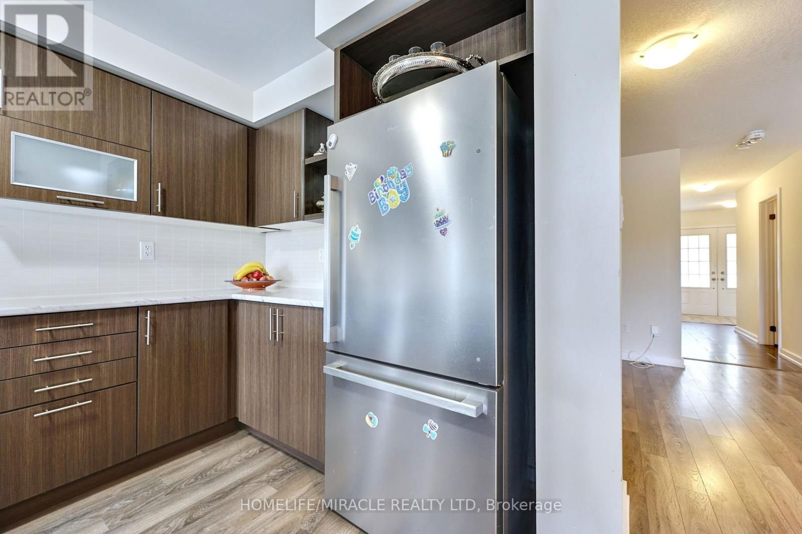 108 GOLDEN SPRING DRIVE Image 18