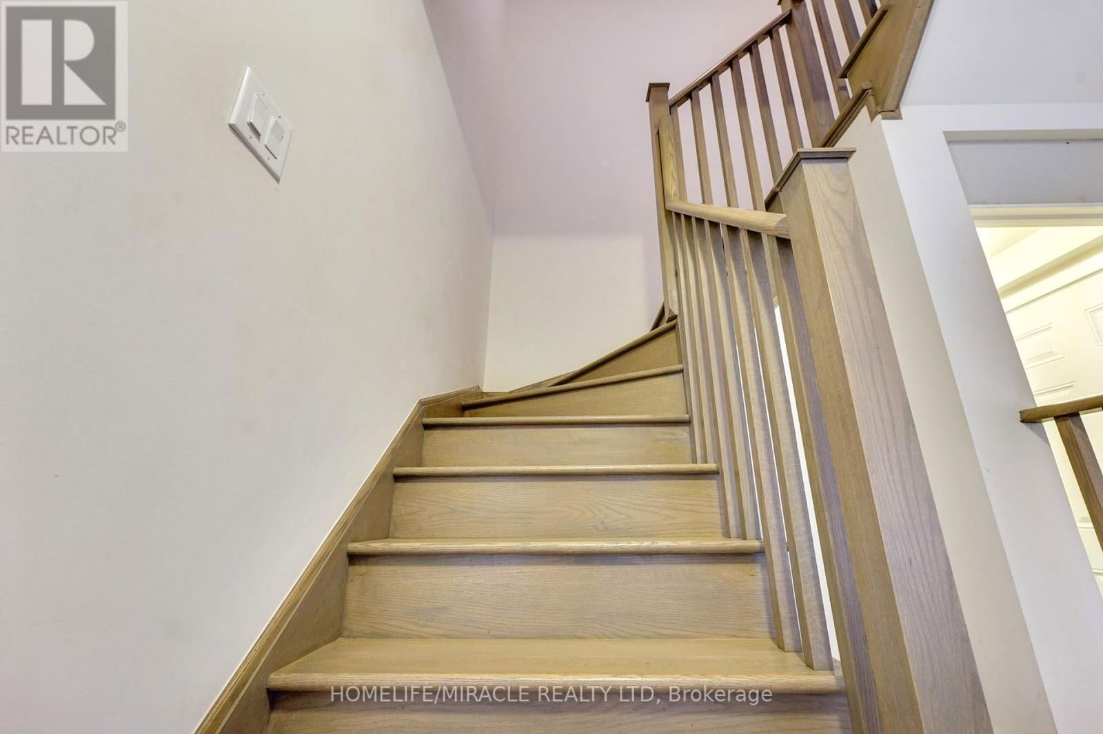 108 GOLDEN SPRING DRIVE Image 21