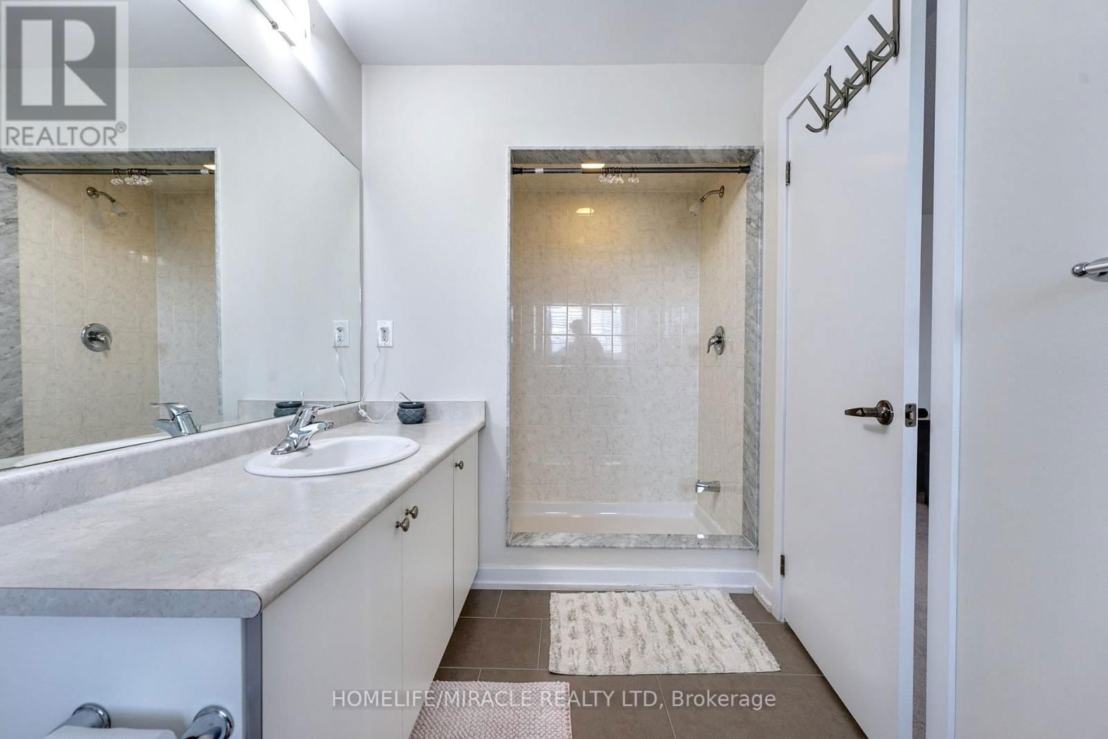 108 GOLDEN SPRING DRIVE Image 26