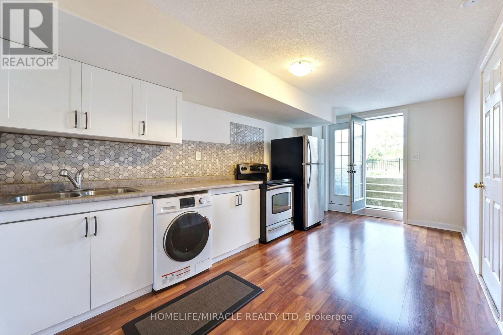 108 GOLDEN SPRING DRIVE Image 36