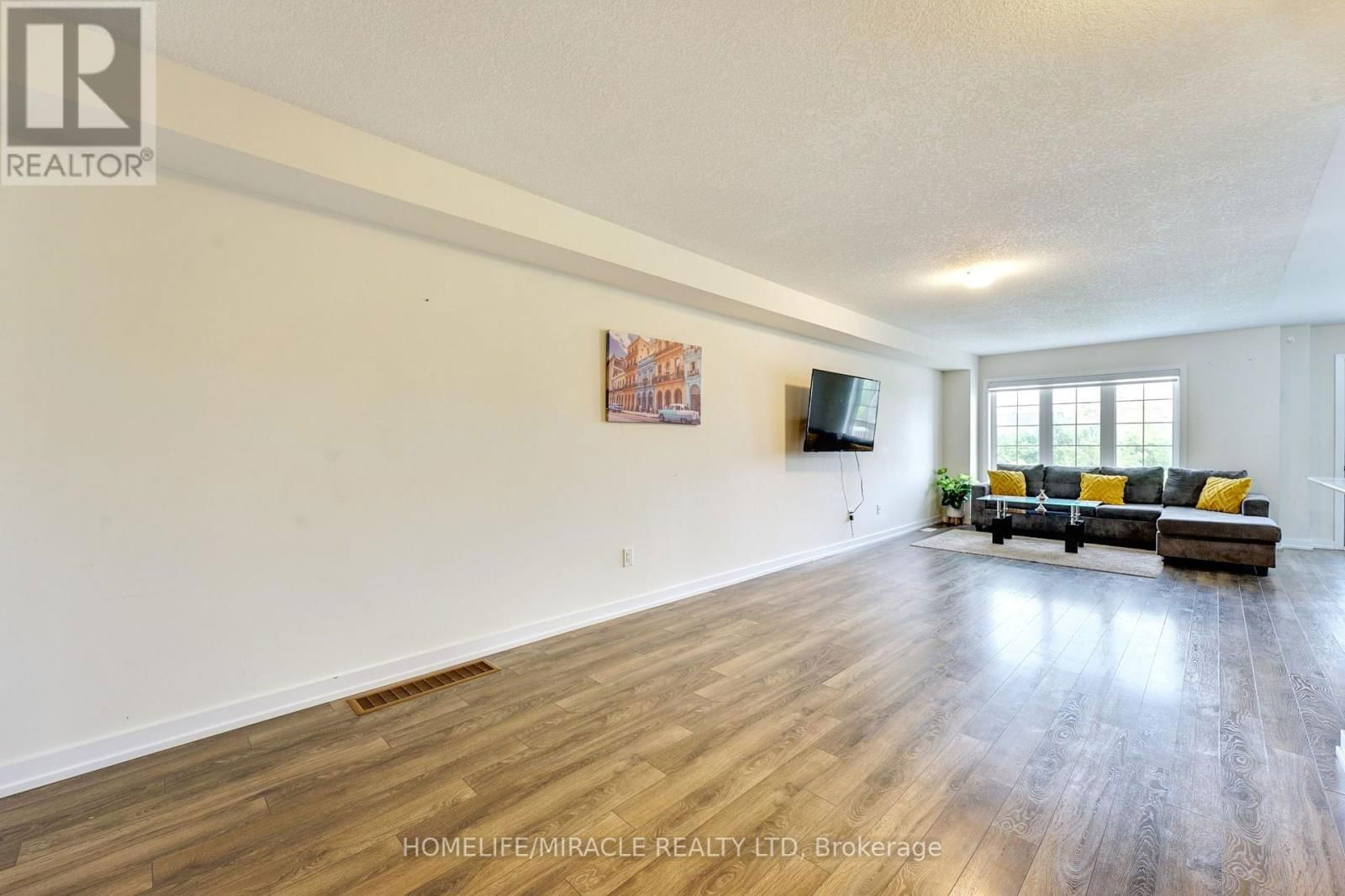 108 GOLDEN SPRING DRIVE Image 8