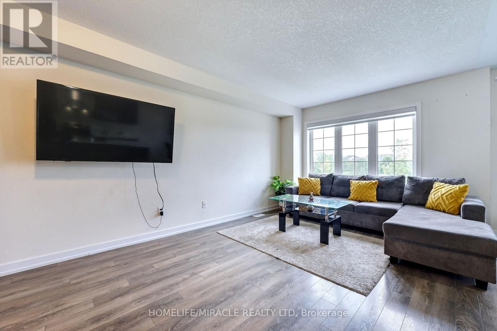 108 GOLDEN SPRING DRIVE Image 9