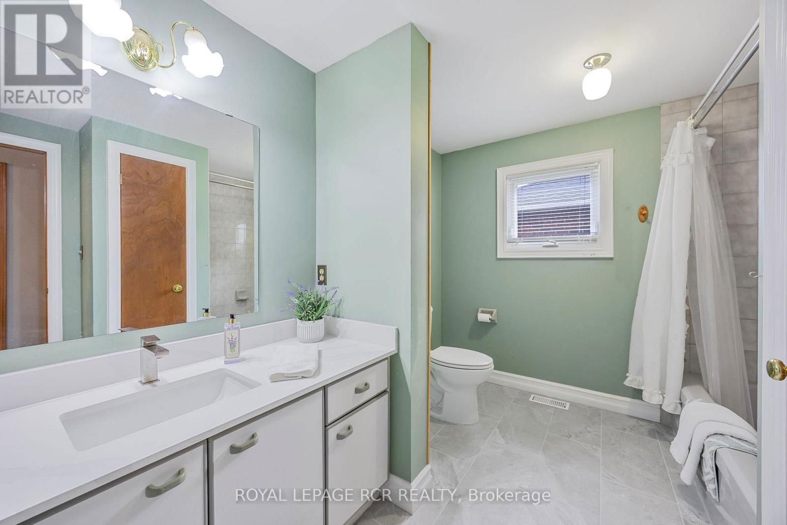 39 PASSMORE AVENUE Image 24