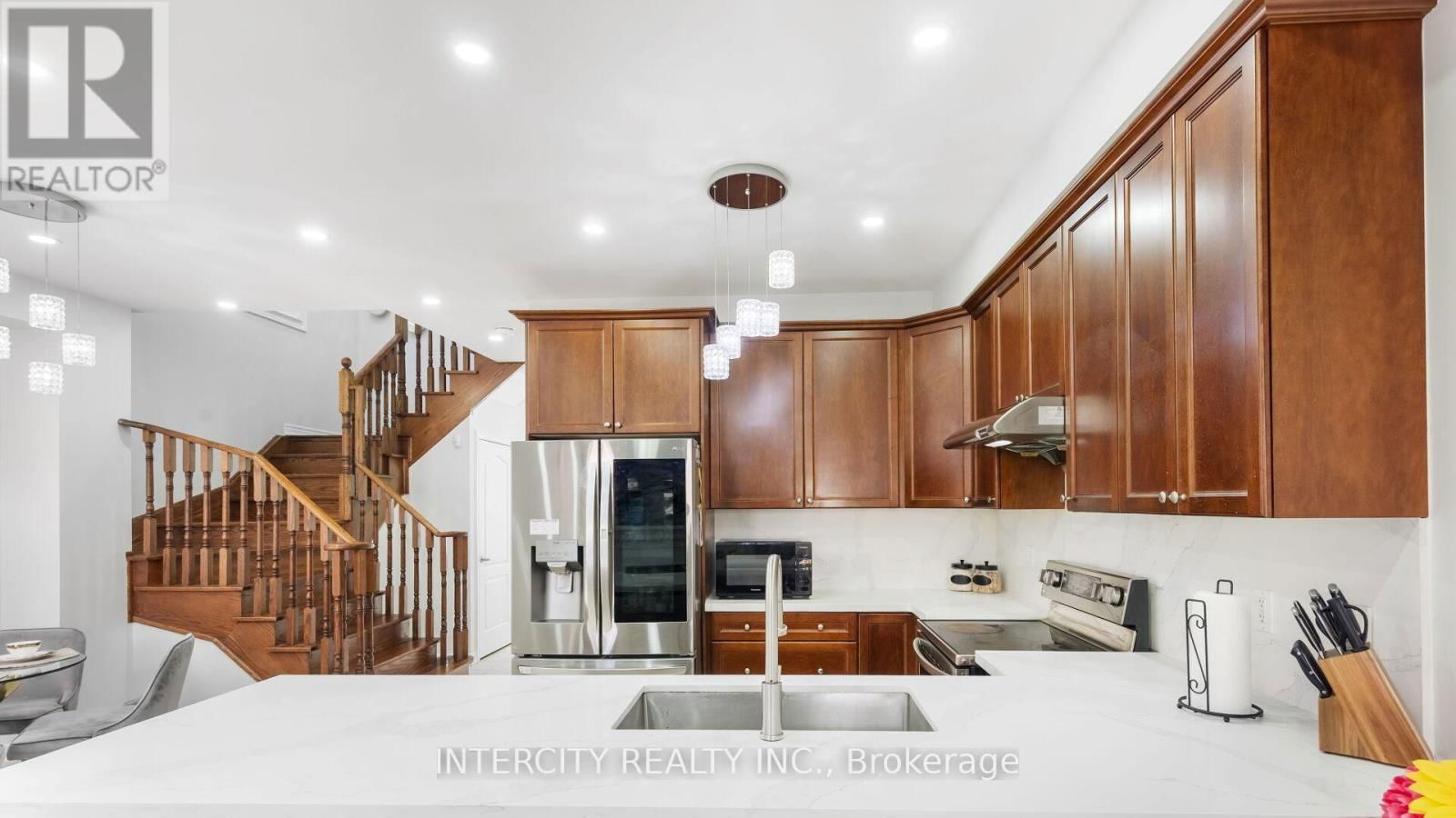 72 CAMPWOOD CRESCENT Image 15
