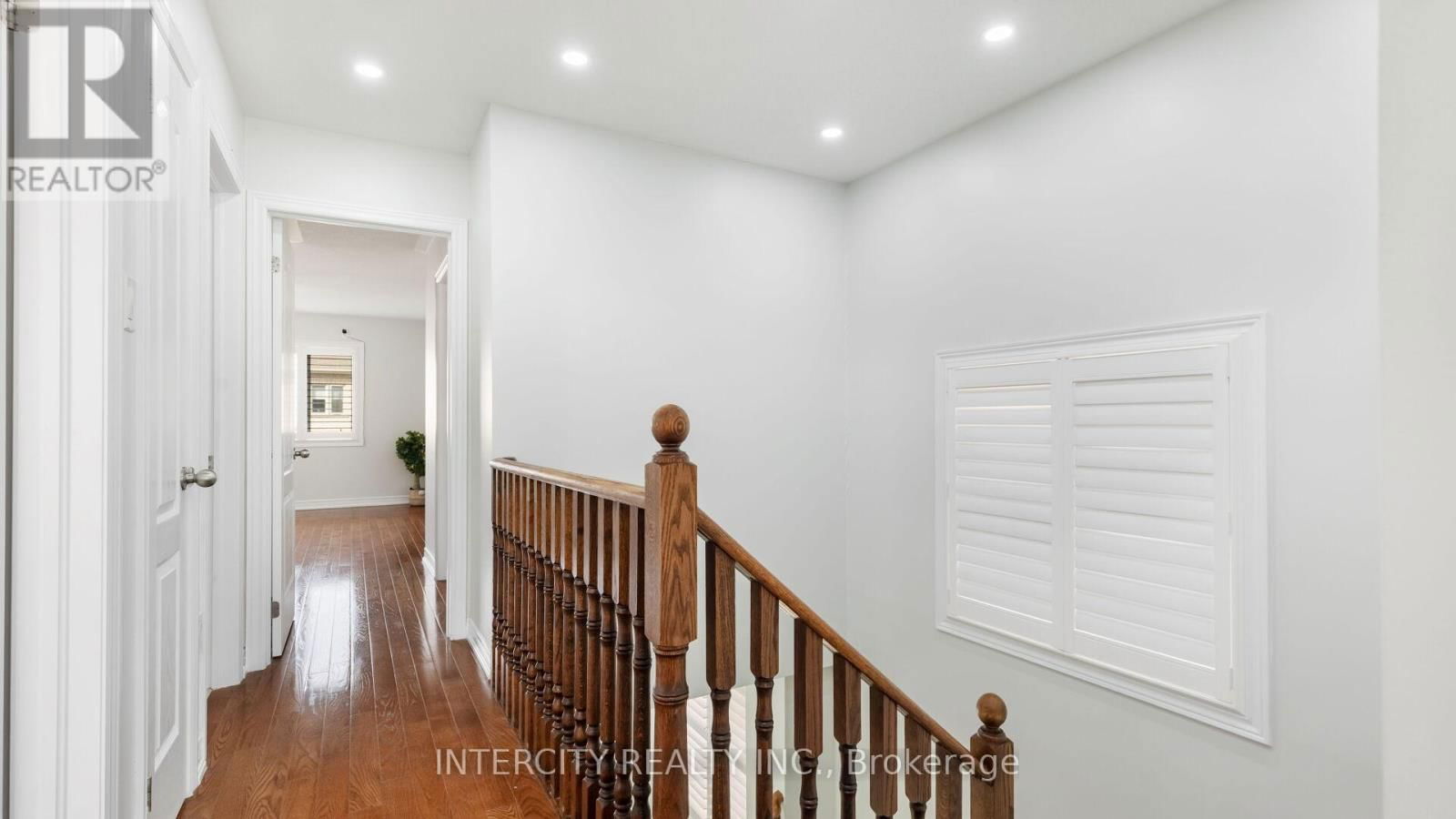 72 CAMPWOOD CRESCENT Image 26