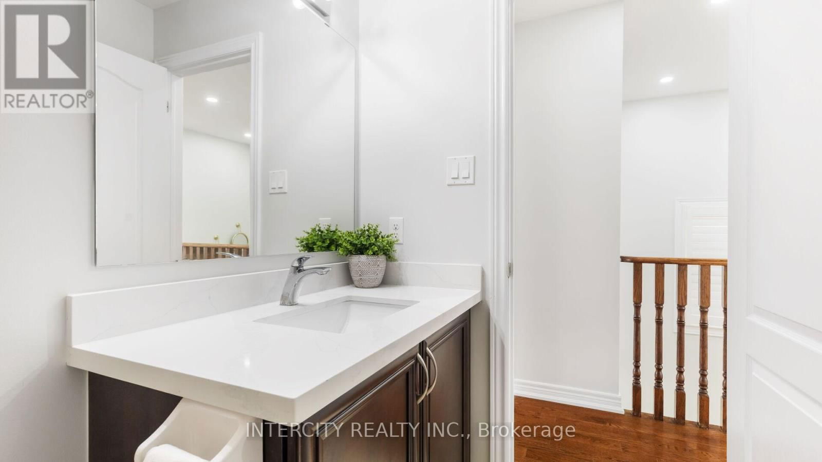 72 CAMPWOOD CRESCENT Image 28