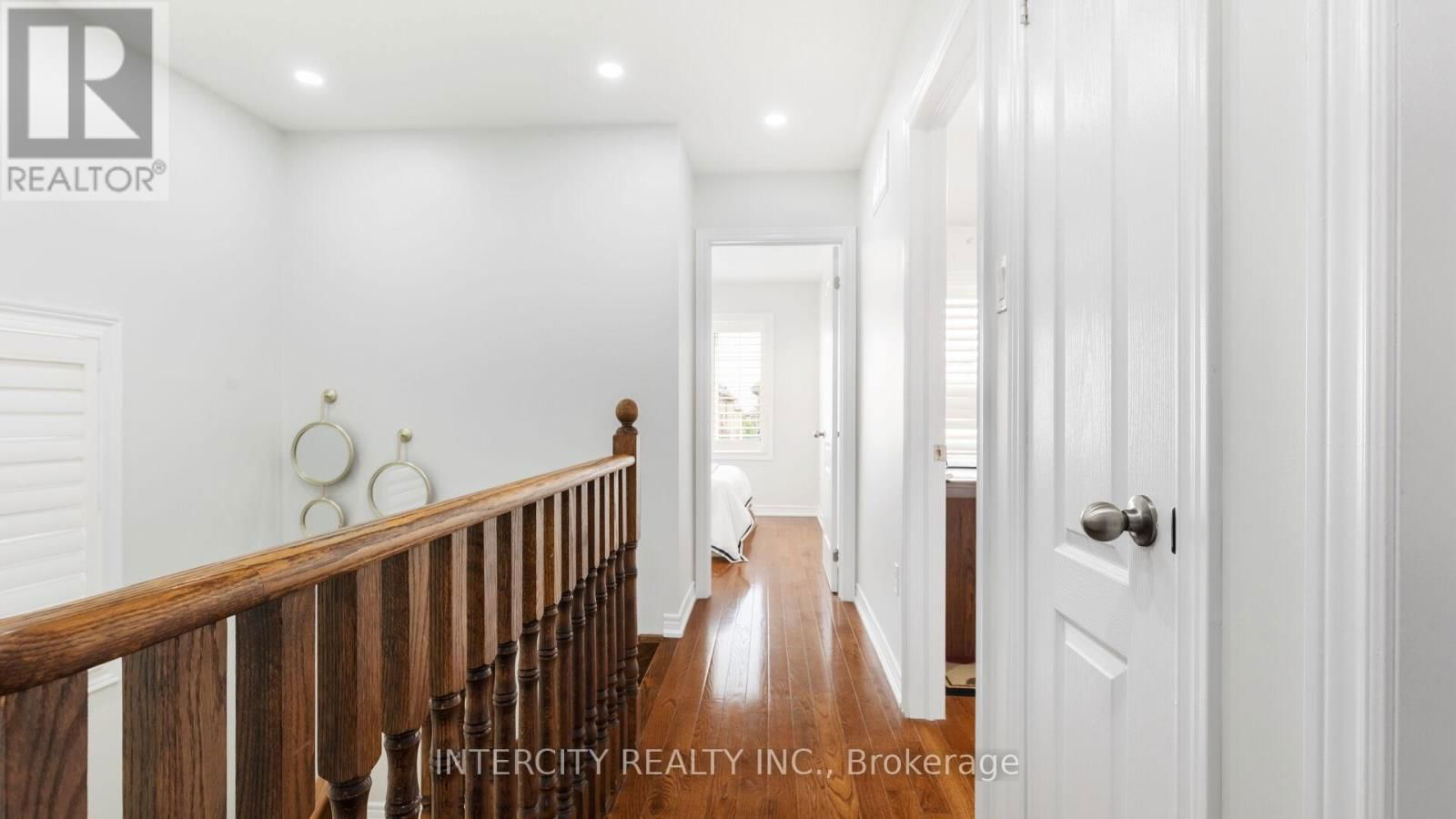 72 CAMPWOOD CRESCENT Image 29