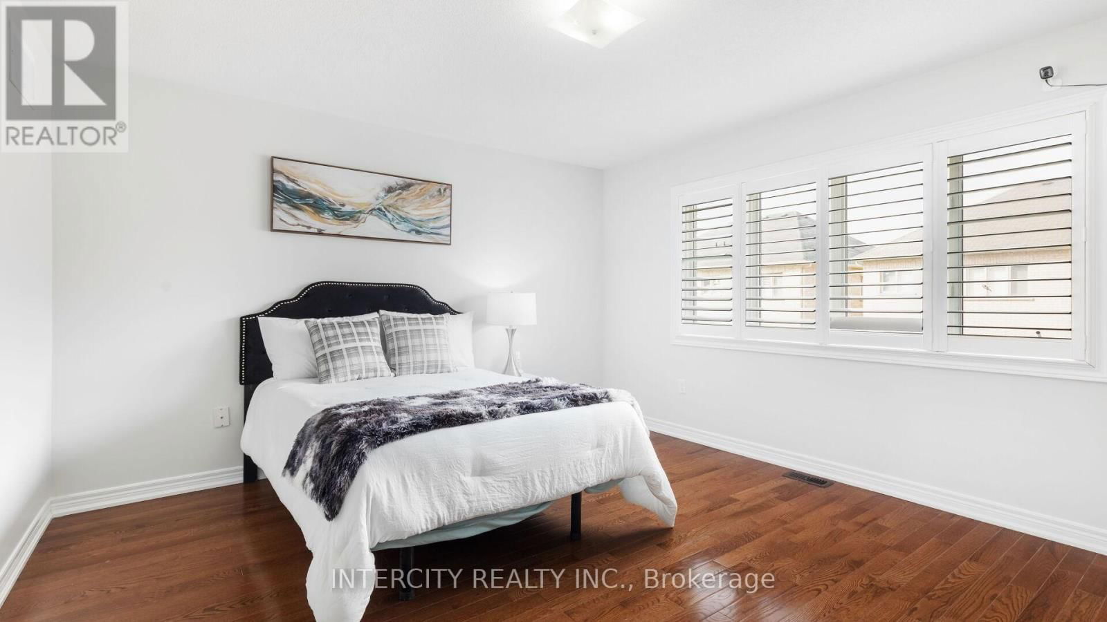 72 CAMPWOOD CRESCENT Image 31