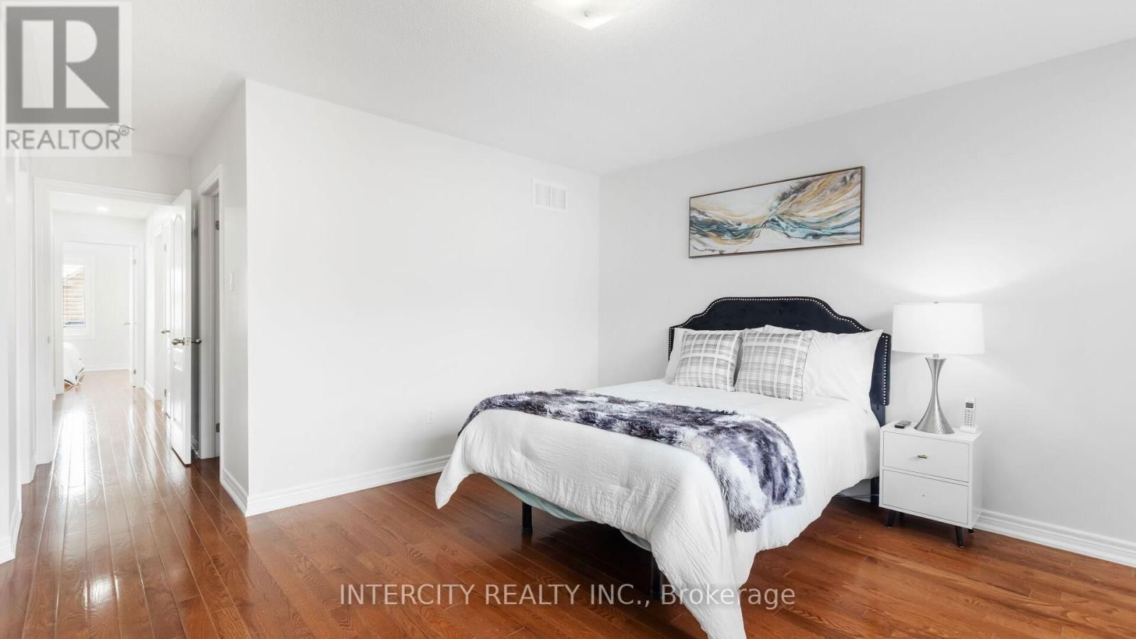 72 CAMPWOOD CRESCENT Image 33