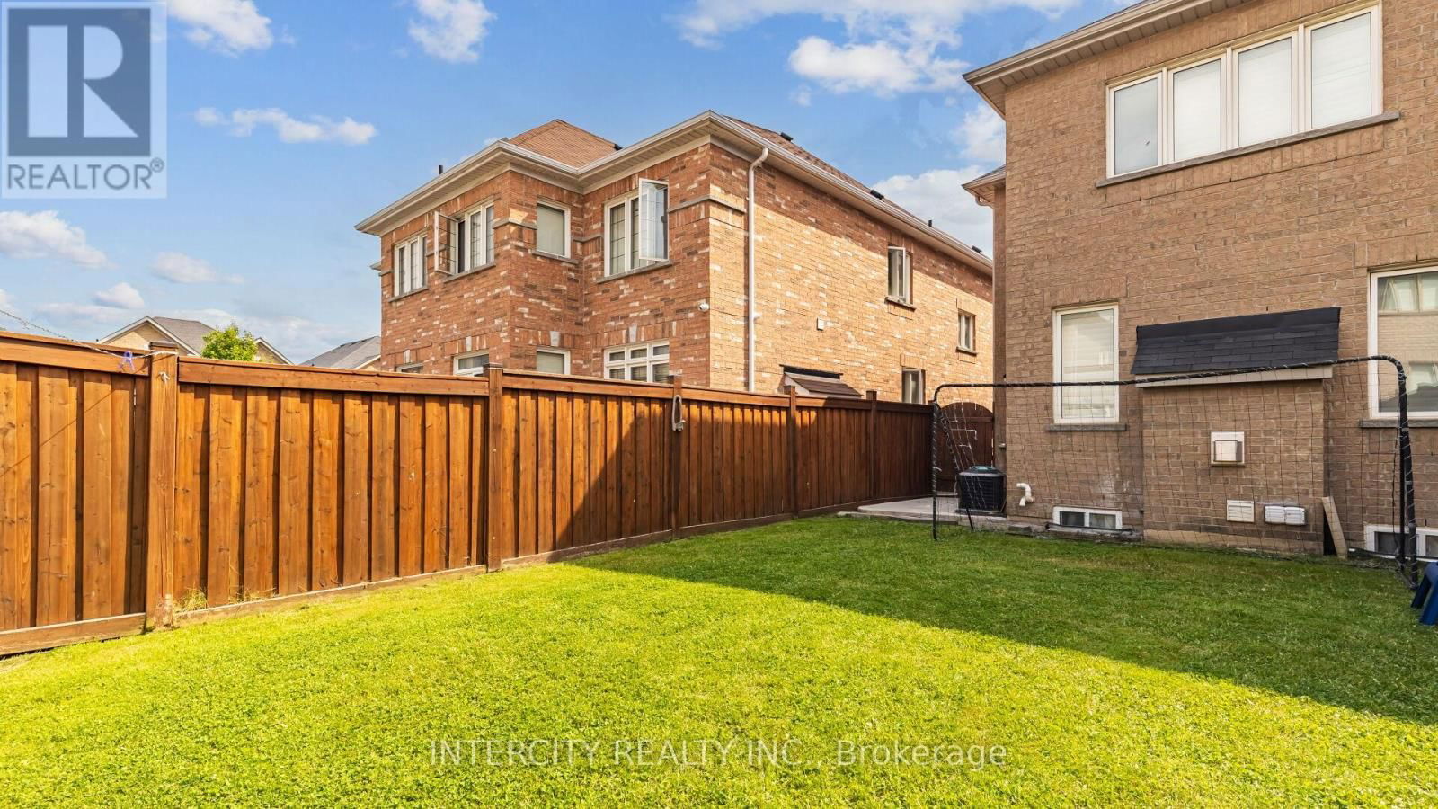 72 CAMPWOOD CRESCENT Image 48