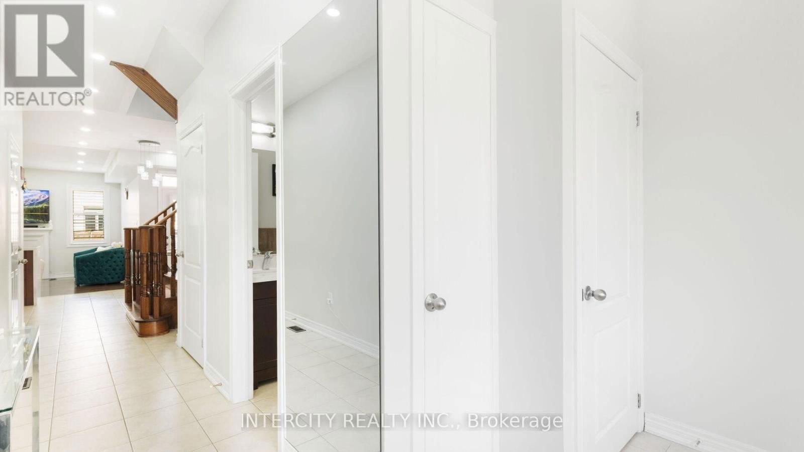 72 CAMPWOOD CRESCENT Image 5