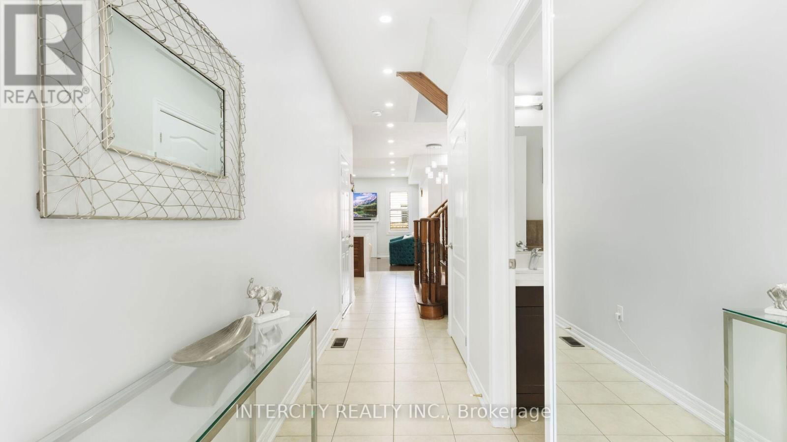 72 CAMPWOOD CRESCENT Image 6
