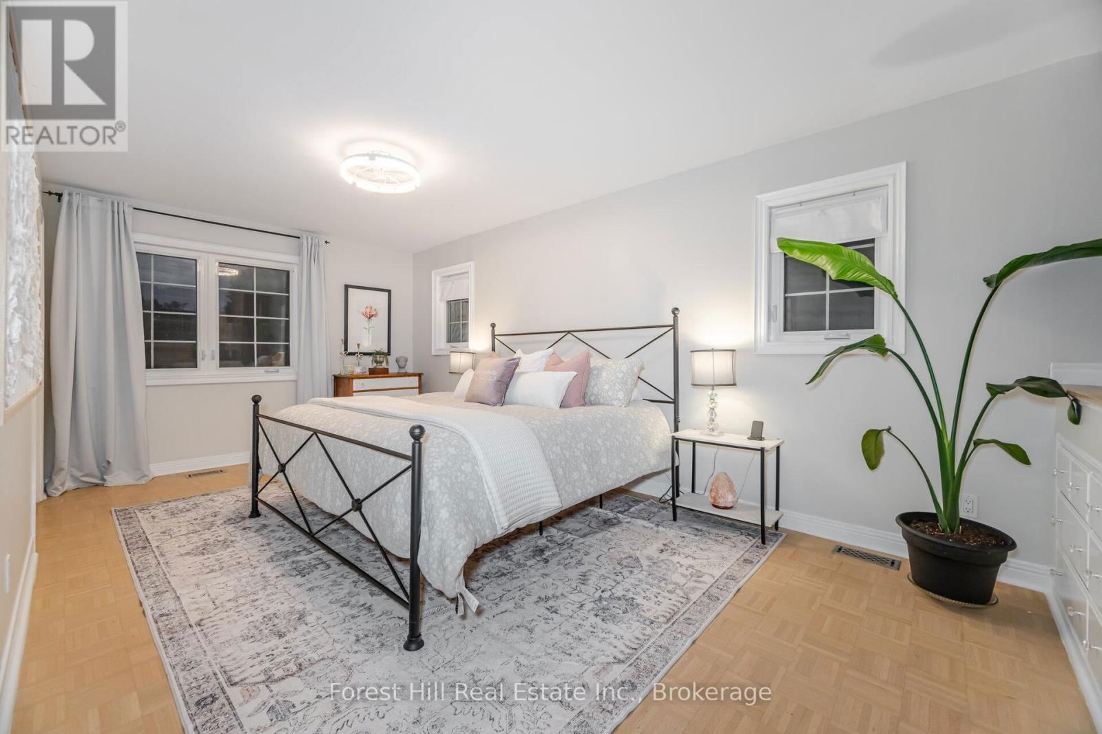 24 UPMINSTER CRESCENT Image 23