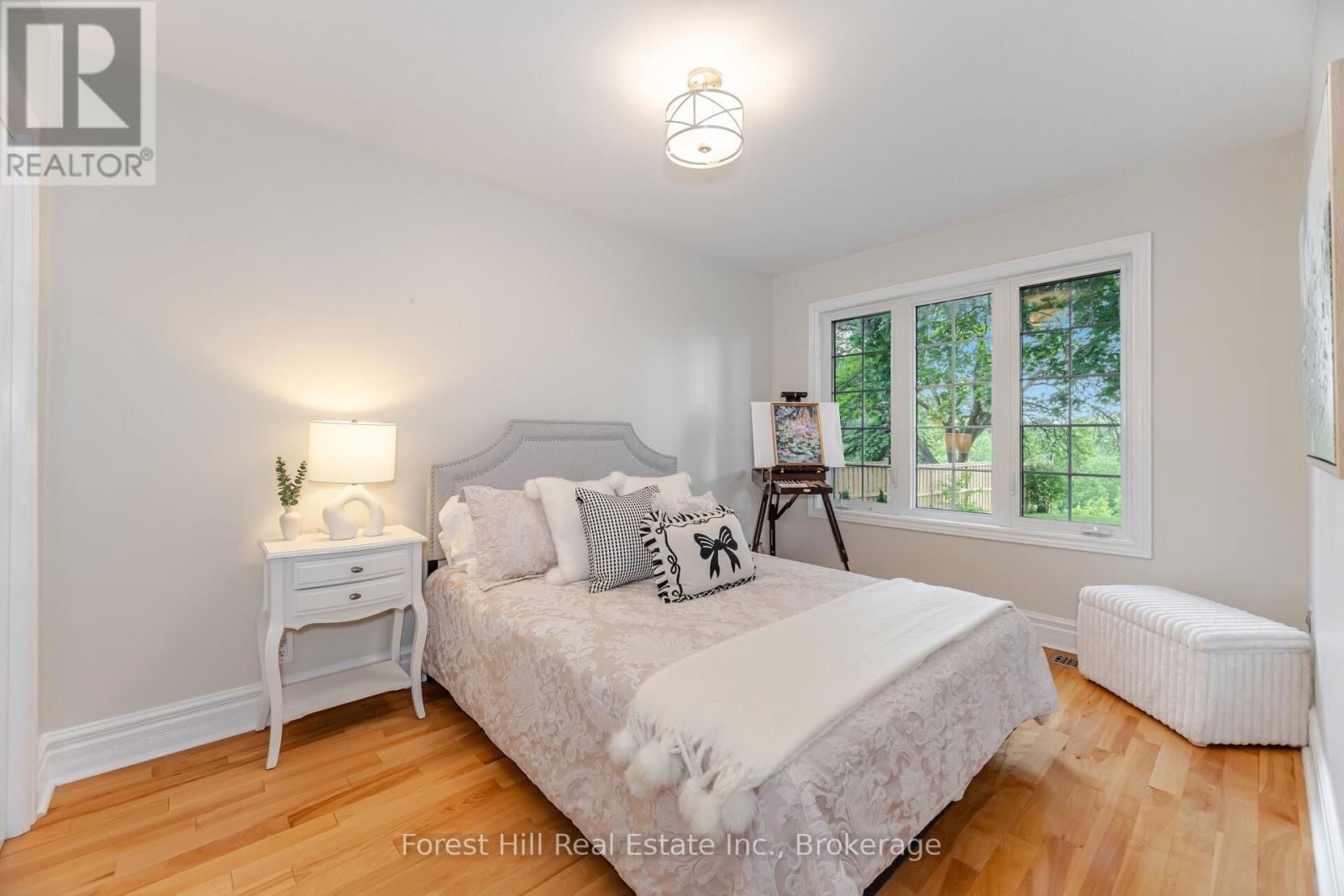 24 UPMINSTER CRESCENT Image 30