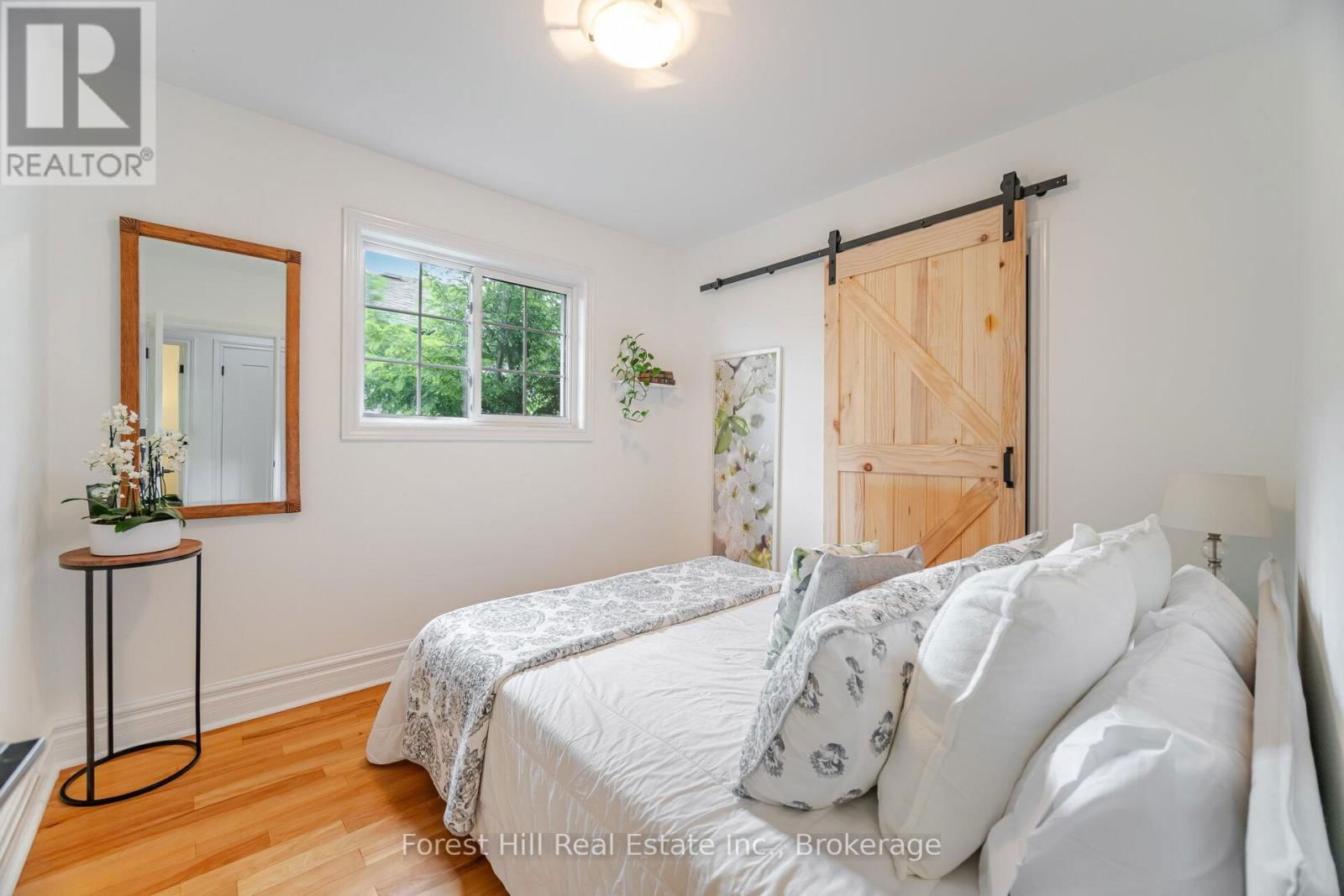24 UPMINSTER CRESCENT Image 32