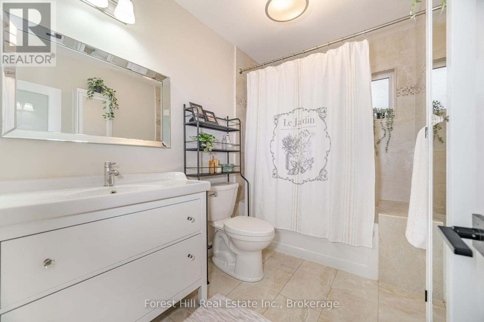 24 UPMINSTER CRESCENT Image 33