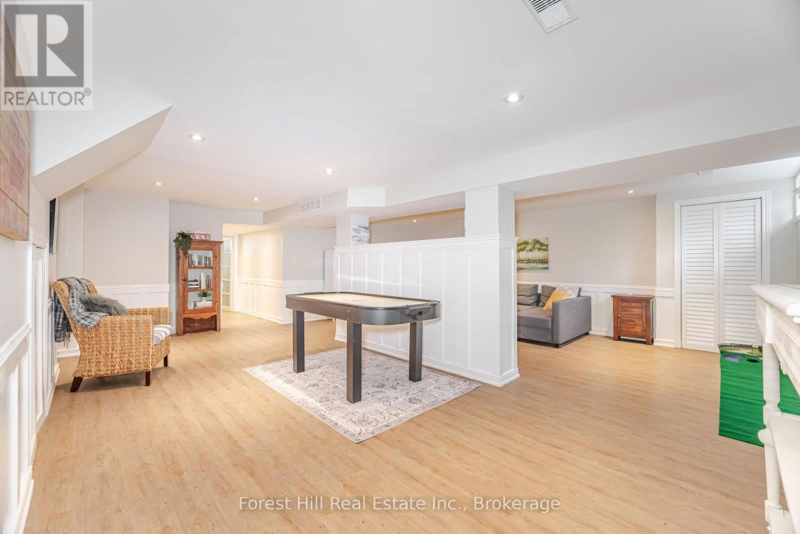 24 UPMINSTER CRESCENT Image 34