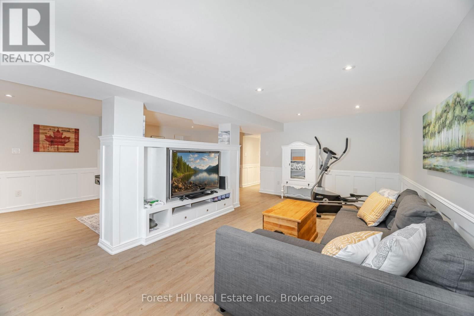 24 UPMINSTER CRESCENT Image 35