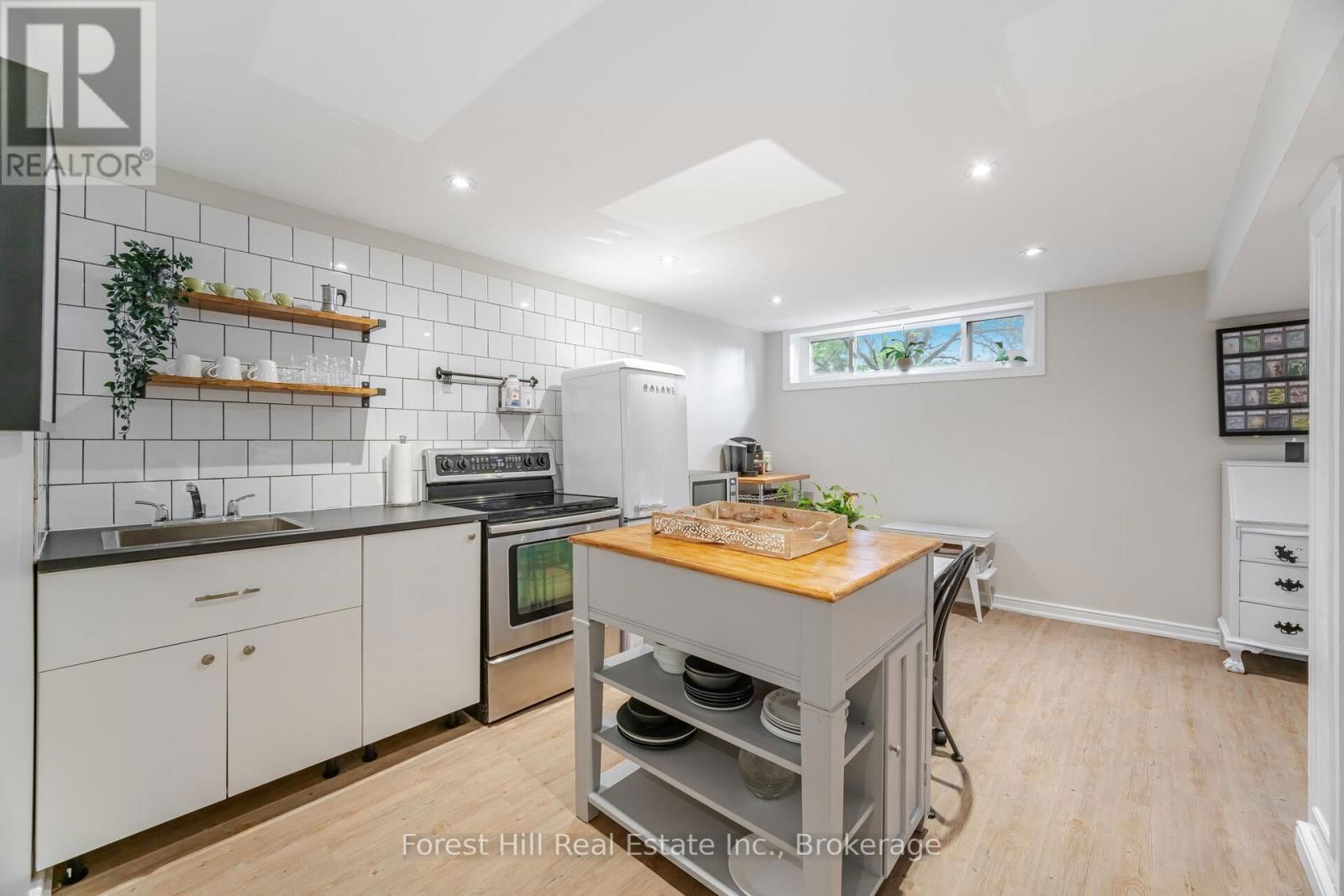 24 UPMINSTER CRESCENT Image 36