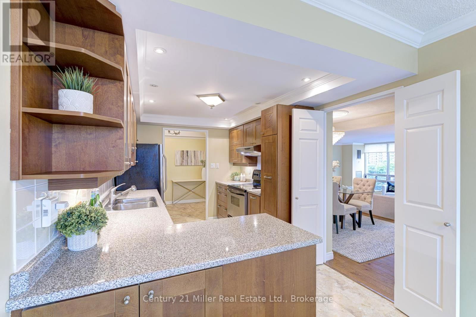 501 - 2180 MARINE DRIVE Image 13