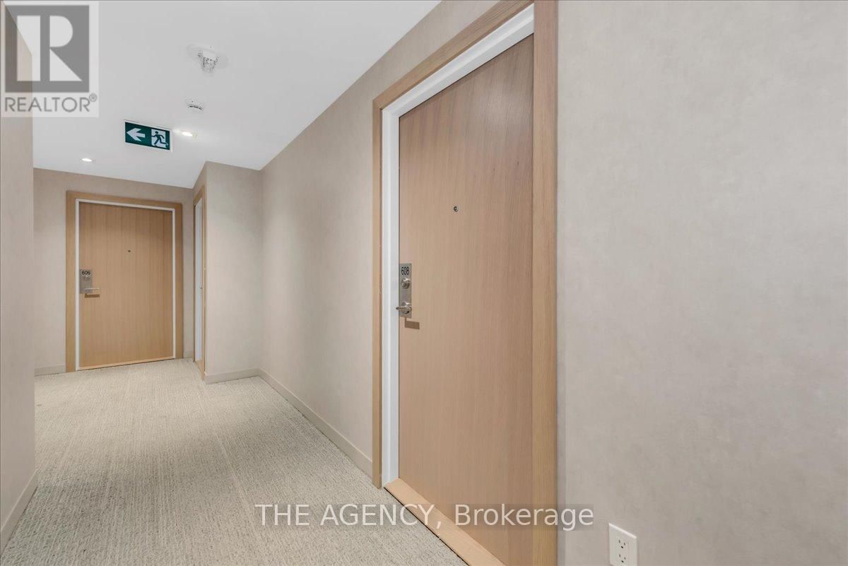 608 - 1195 THE QUEENS WAY Image 6