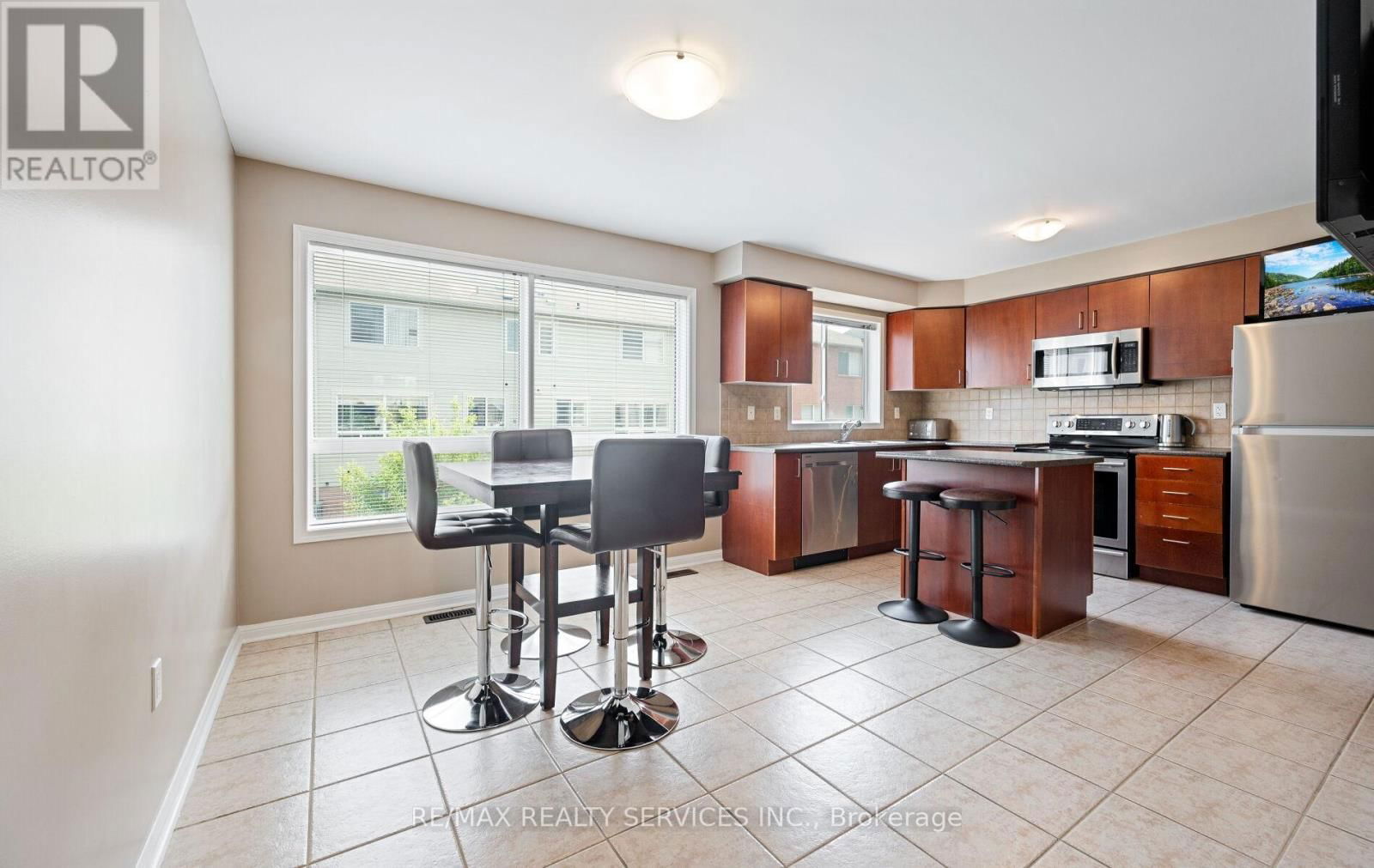69 DECKER HOLLOW CIRCLE Image 16