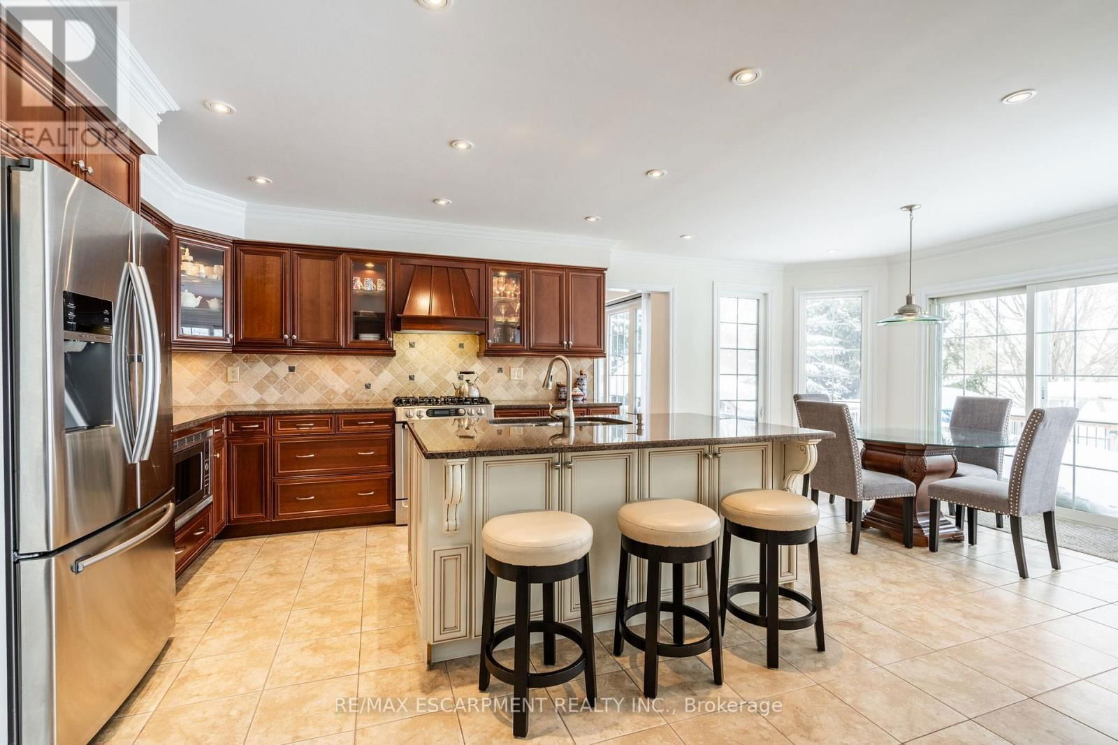 2049 COUNTRY CLUB DRIVE Image 23