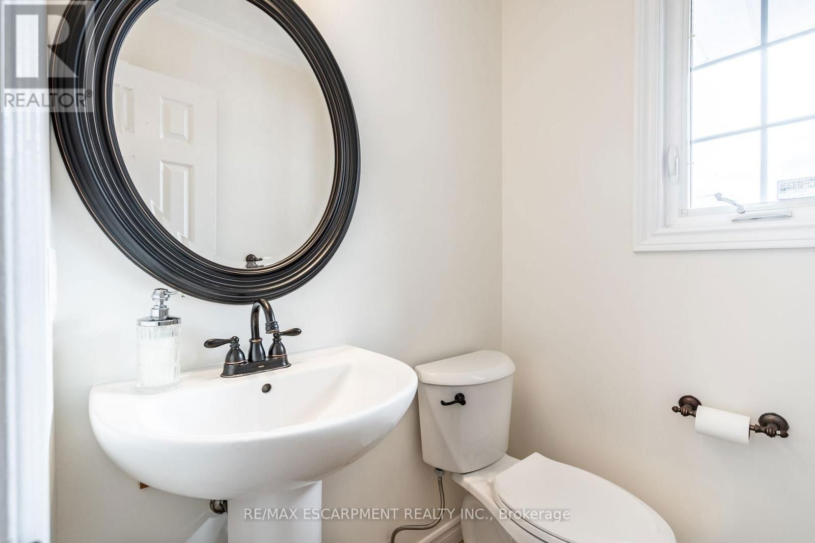 2049 COUNTRY CLUB DRIVE Image 28