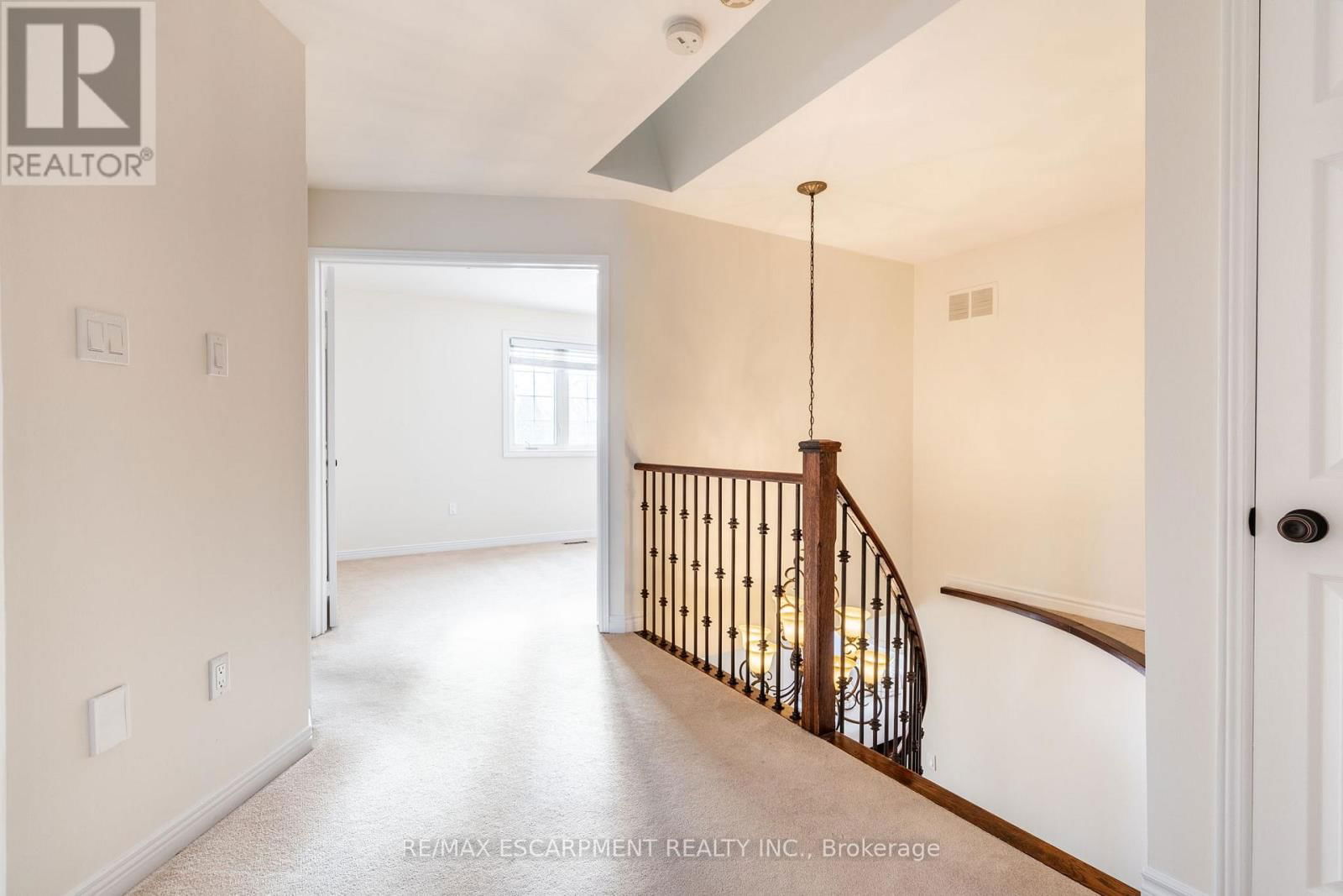 2049 COUNTRY CLUB DRIVE Image 30