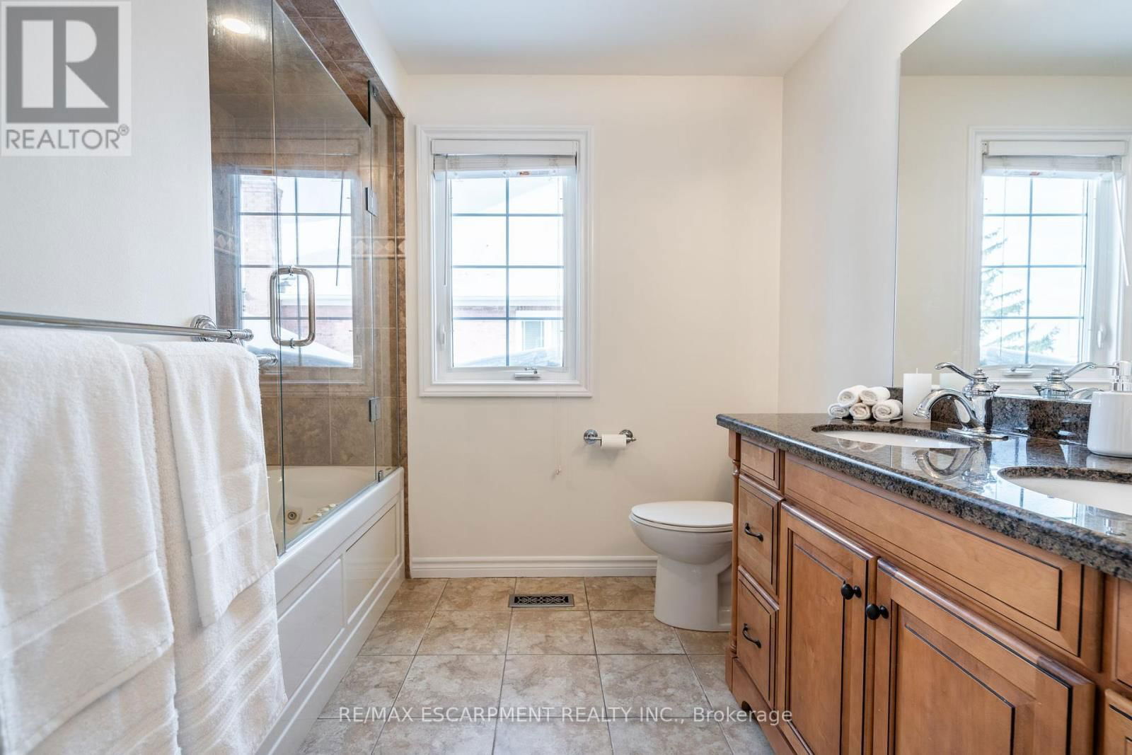 2049 COUNTRY CLUB DRIVE Image 33