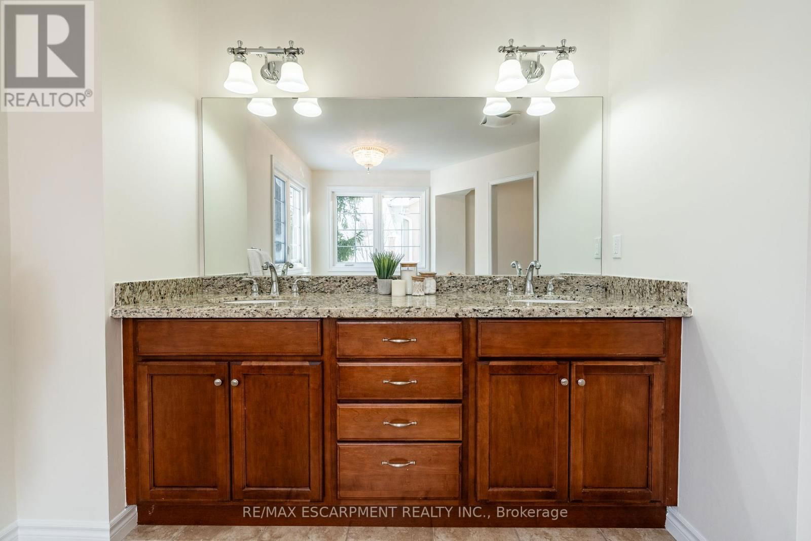 2049 COUNTRY CLUB DRIVE Image 38