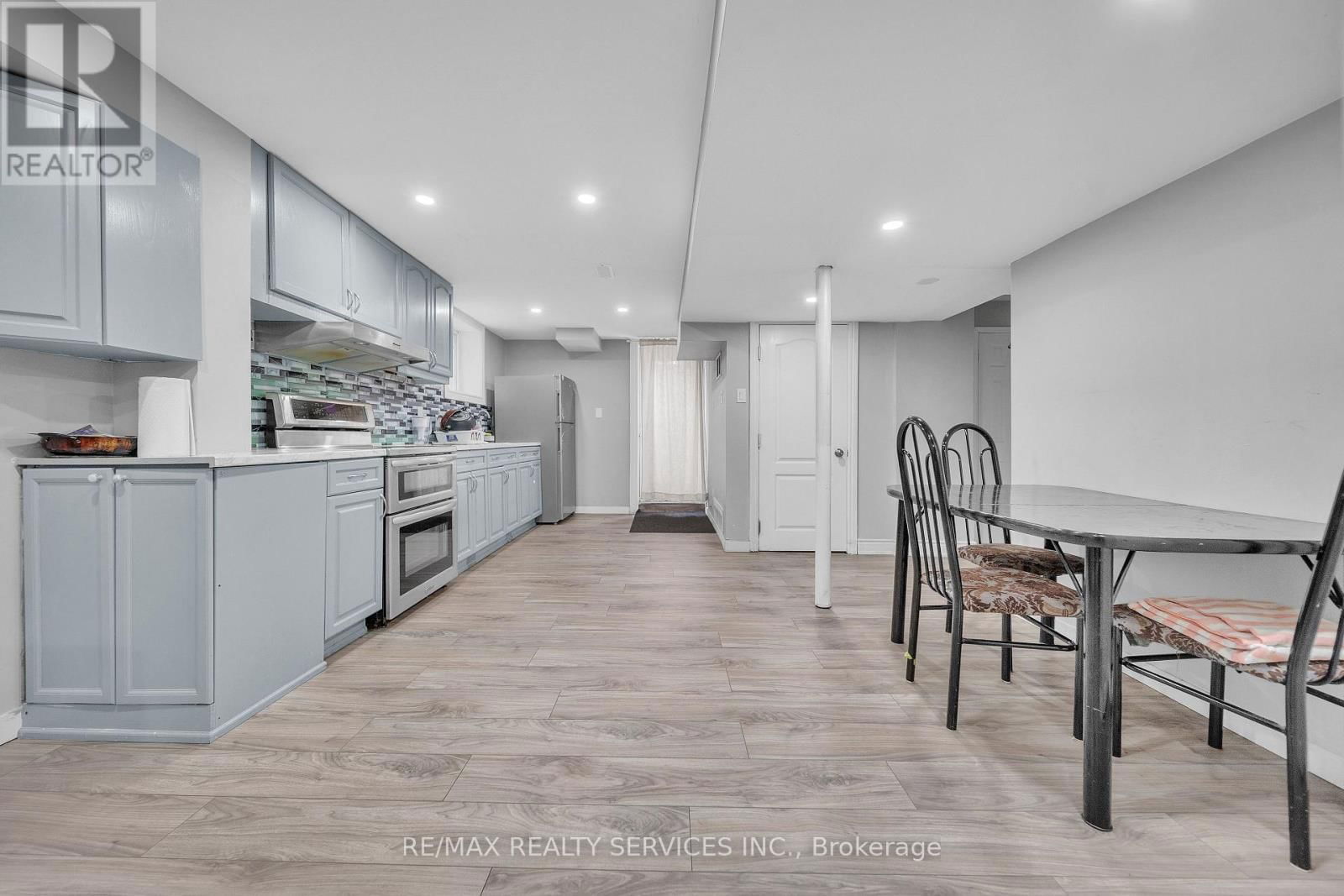 305 FAITH DRIVE Image 32