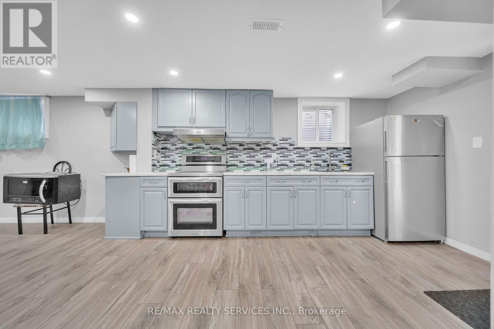 305 FAITH DRIVE Image 33