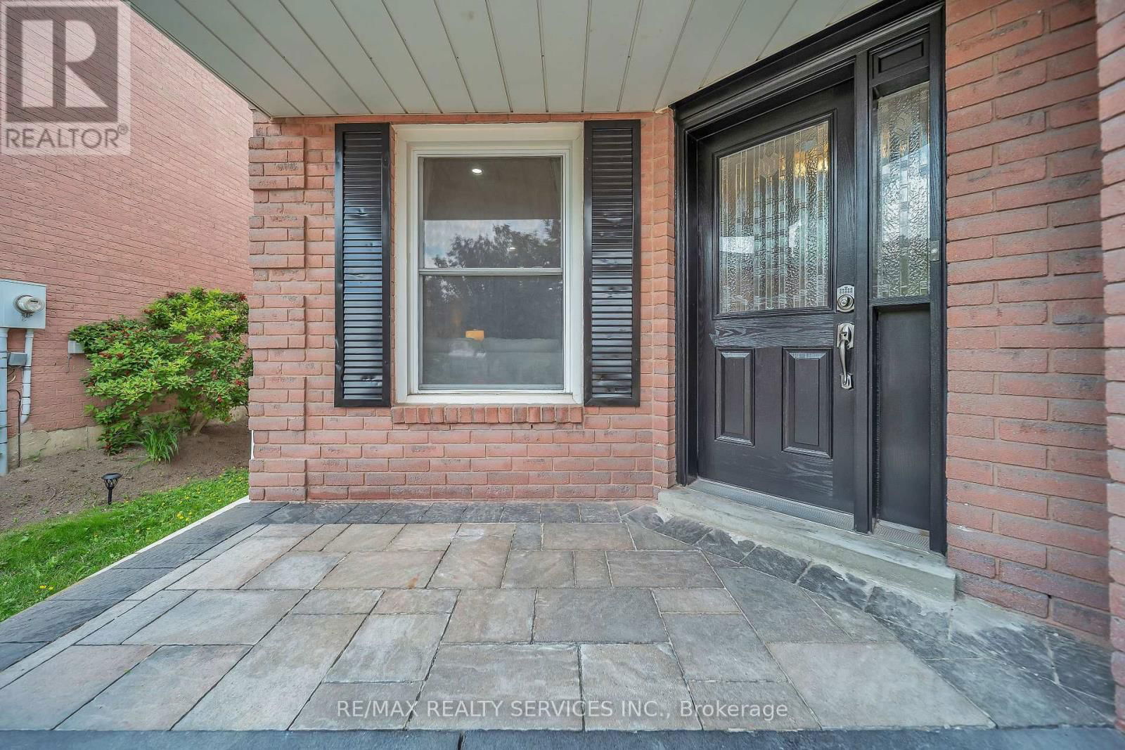 305 FAITH DRIVE Image 6