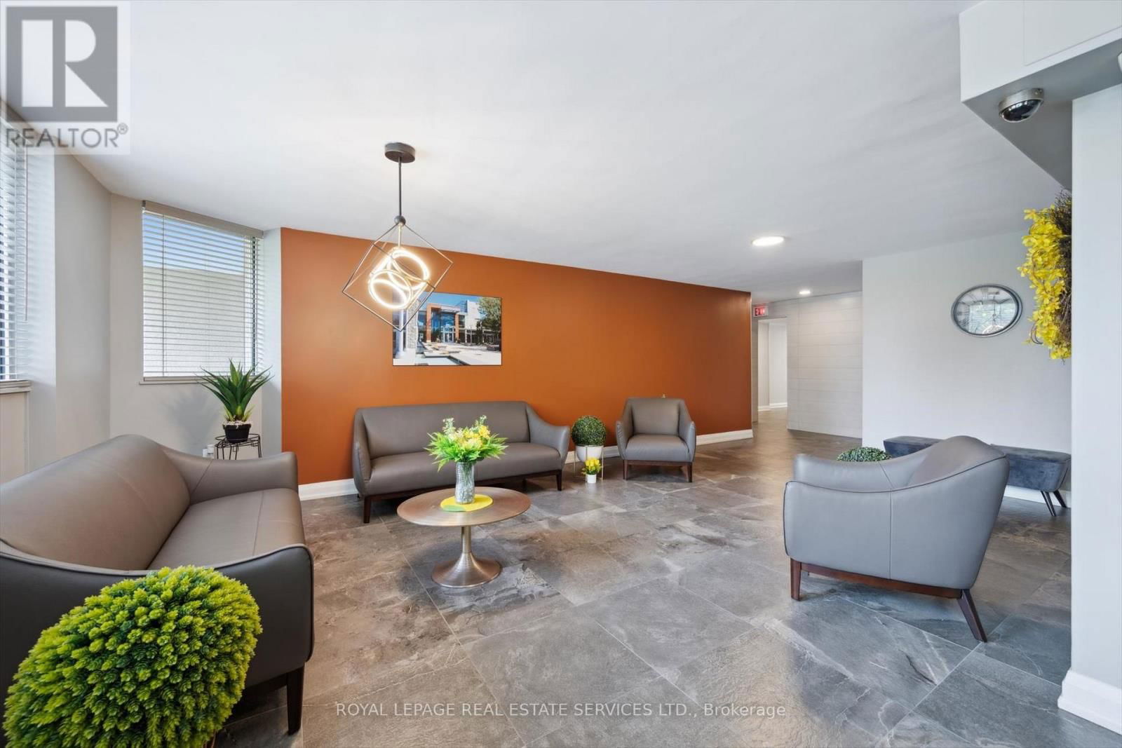 906 - 81 MILLSIDE DRIVE Image 3