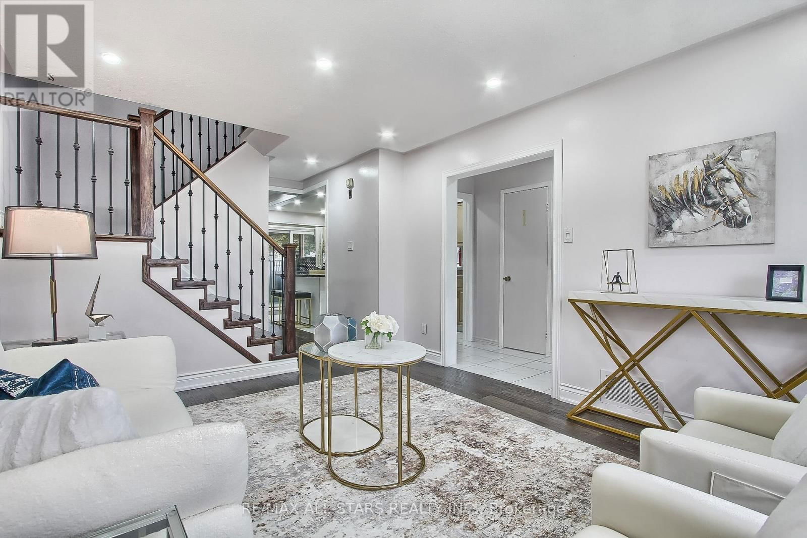 48 ARCHDEKIN DRIVE Image 11