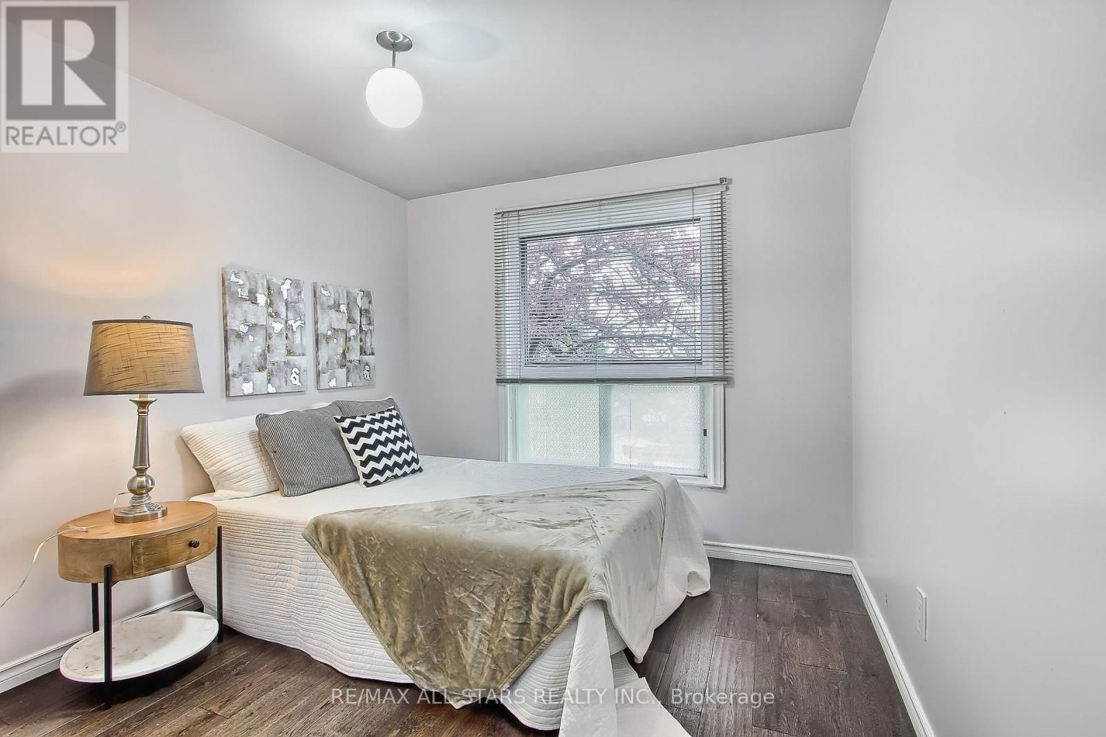 48 ARCHDEKIN DRIVE Image 25