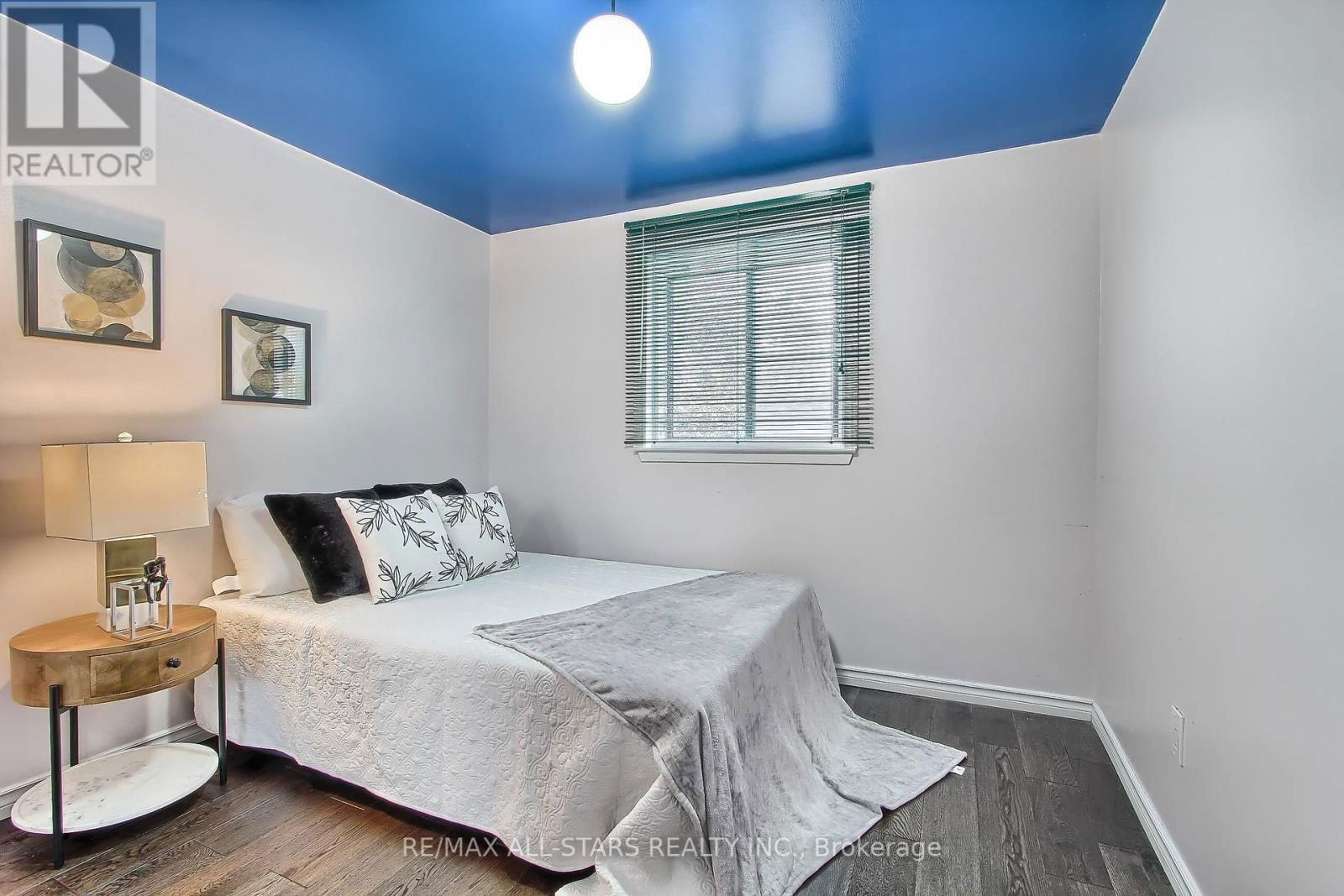 48 ARCHDEKIN DRIVE Image 27