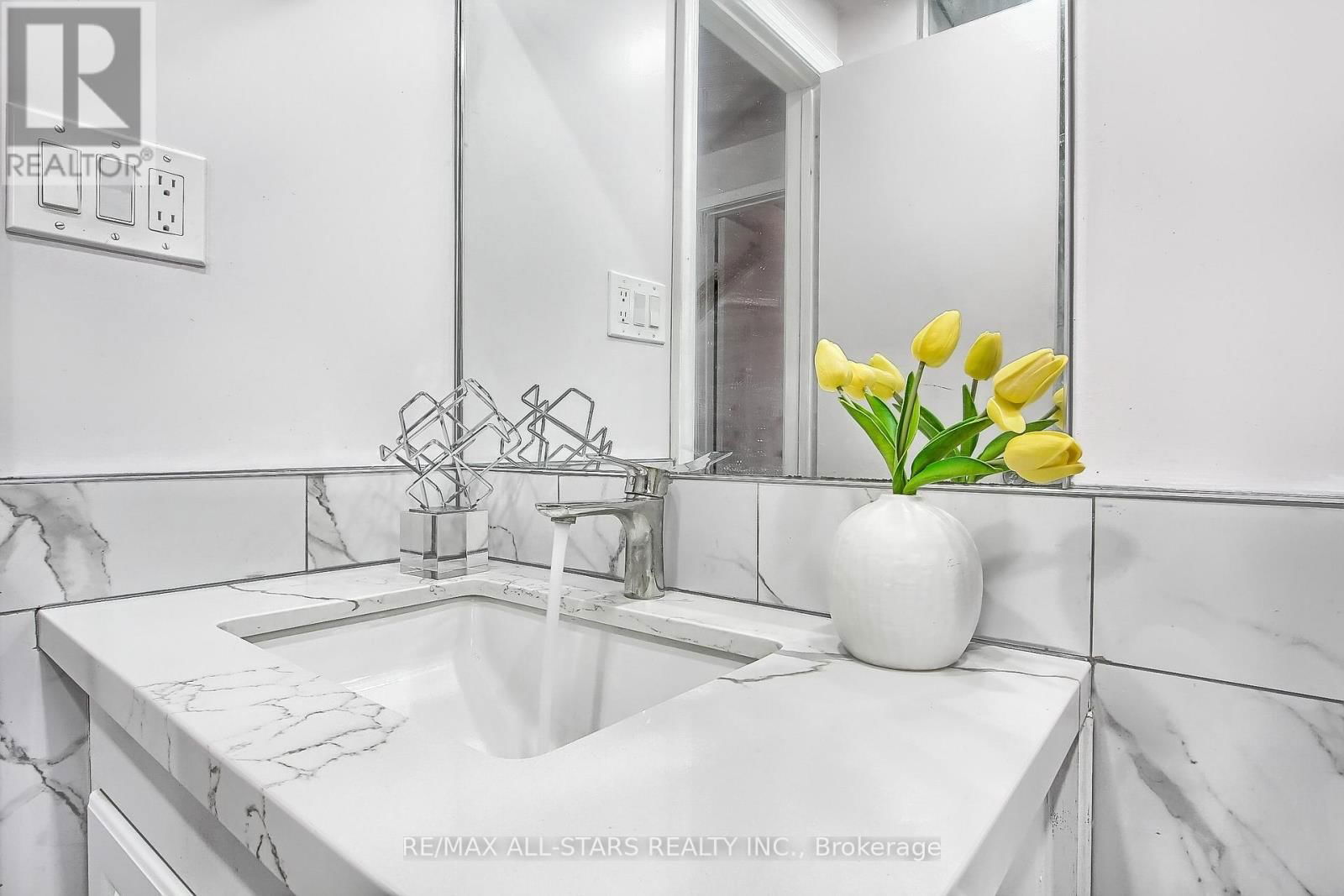 48 ARCHDEKIN DRIVE Image 32