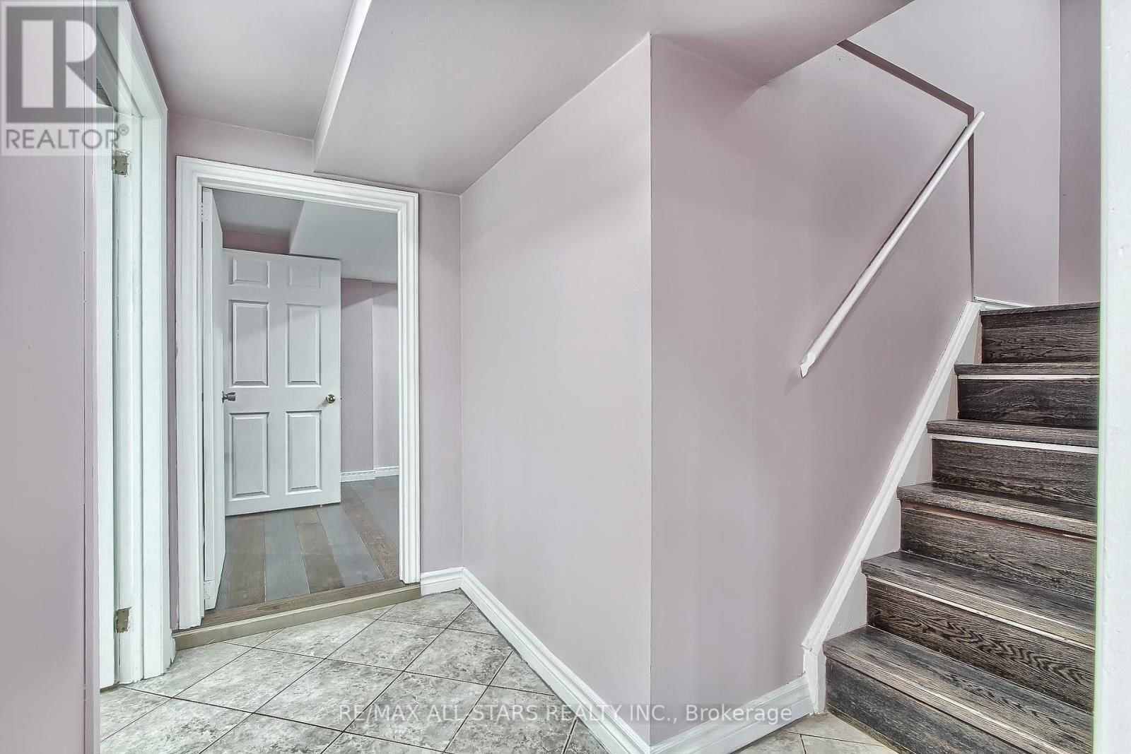 48 ARCHDEKIN DRIVE Image 34