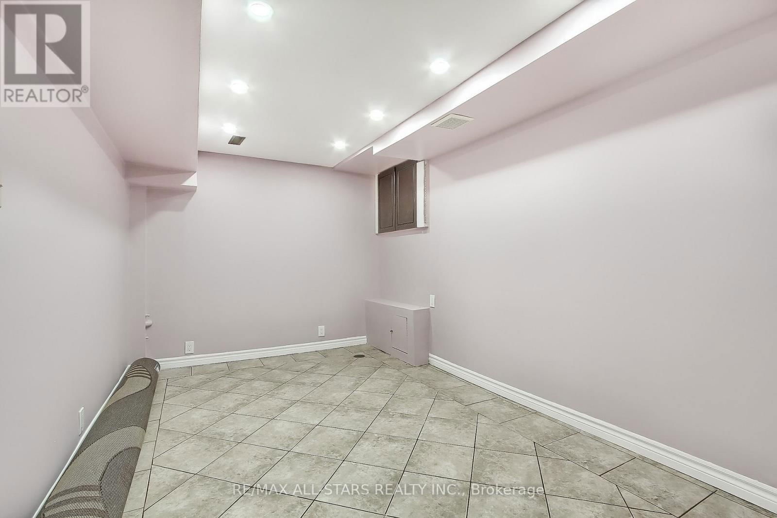 48 ARCHDEKIN DRIVE Image 35