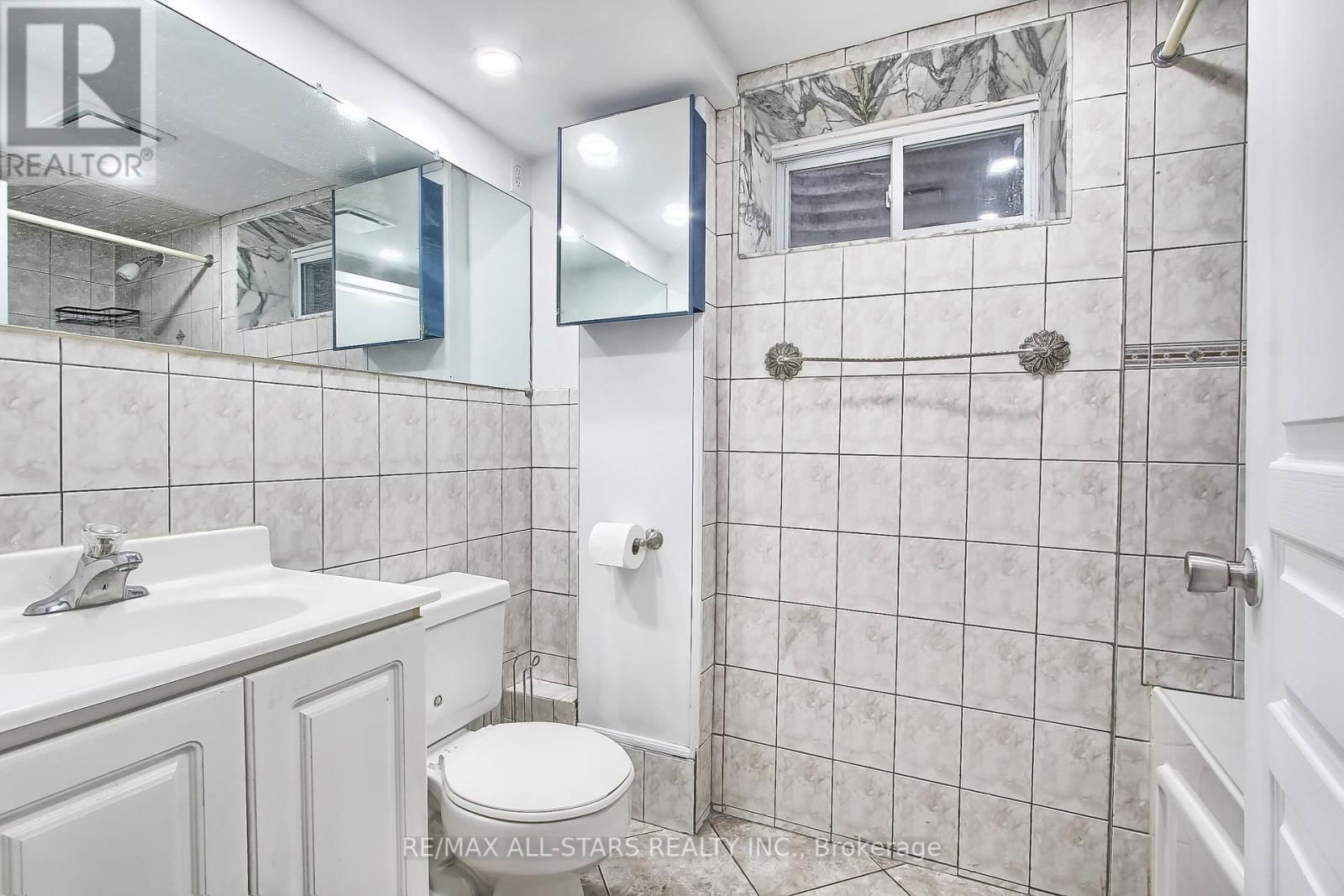 48 ARCHDEKIN DRIVE Image 39
